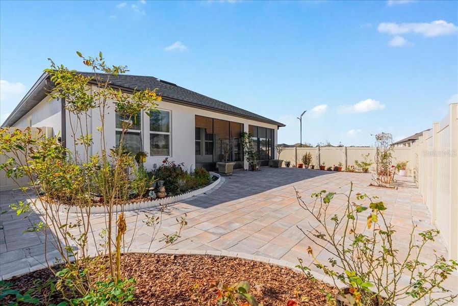 Exterior details and patio area of a home in Pearl Estates, Lutz (Image 30).