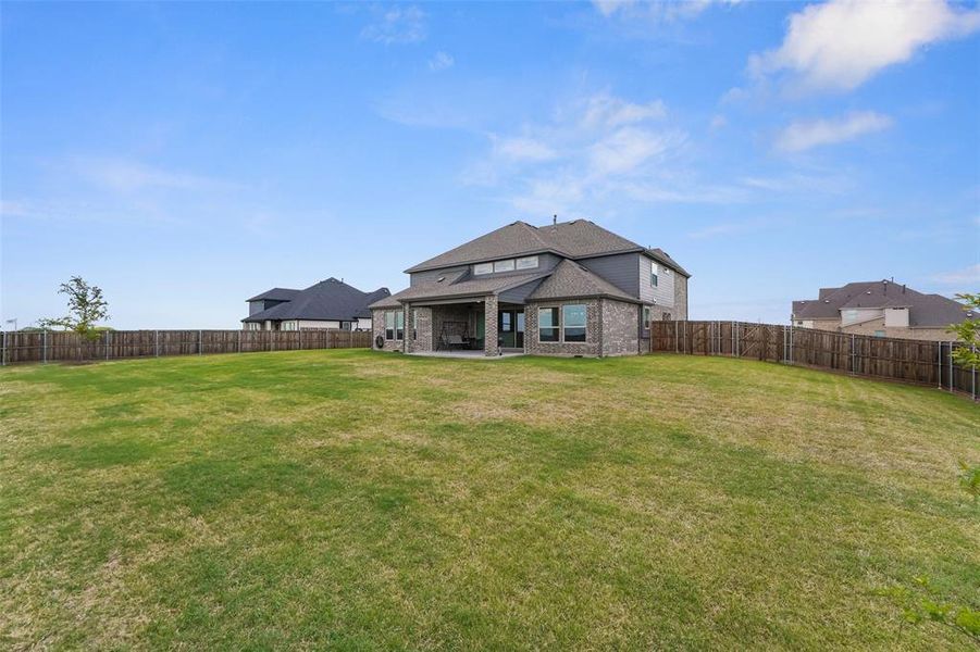 Exterior details and patio area of a home in Broadmoor Estates, Ovilla (Image 23).