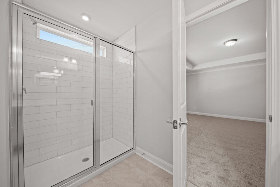 Spacious, unfurnished interior of a new home in Fox Hollow, Spartanburg (Image 16).