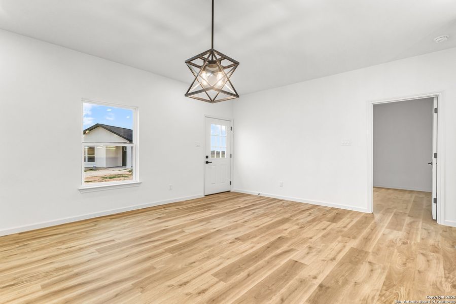 Spacious, unfurnished interior of a new home in , La Vernia (Image 21).