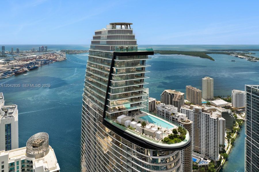 Condo located in Miami, FL showcasing its design and architecture (Image 31).