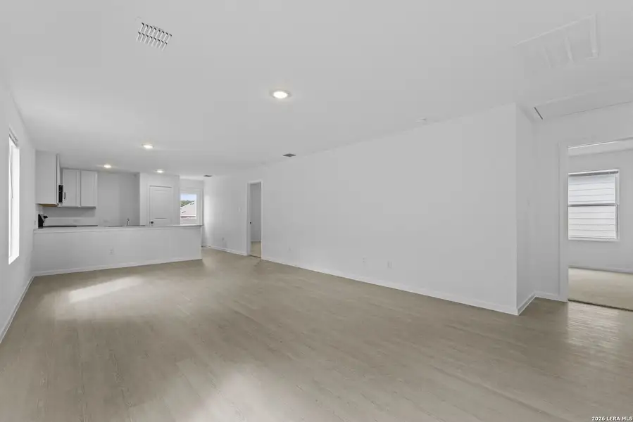 Spacious, unfurnished interior of a new home in Hidden Oasis, San Antonio (Image 26).