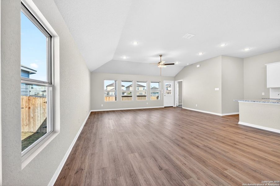 Spacious, unfurnished interior of a new home in Winding Brook, San Antonio (Image 34).