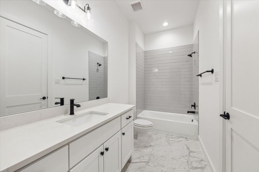 Furnished interior view inside a new home in Lakeview, Waller (Image 13).