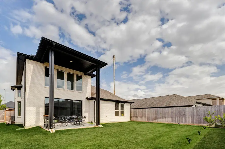 Exterior details and patio area of a home in , Richmond (Image 4).