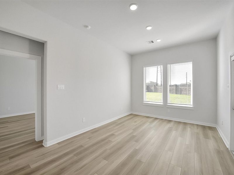 Spacious, unfurnished interior of a new home in Sunterra, Katy (Image 31).