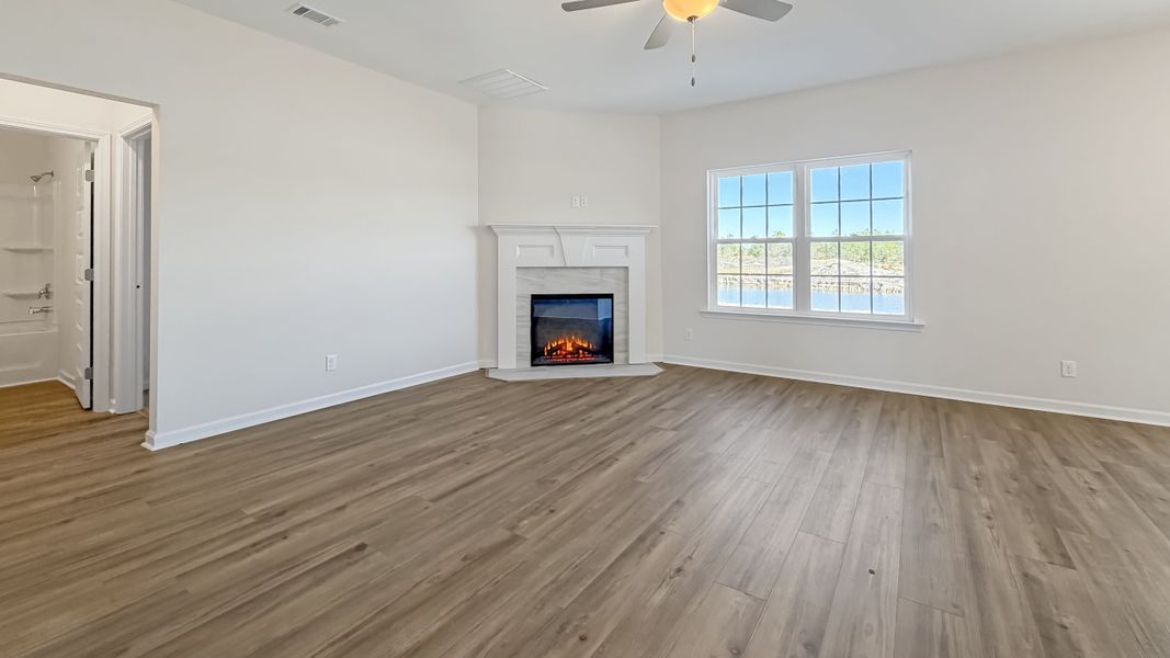 Spacious, unfurnished interior of a new home in Grand Reserve, Hinesville (Image 13).