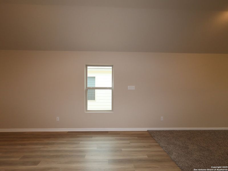 Spacious, unfurnished interior of a new home in Winding Brook, San Antonio (Image 21).
