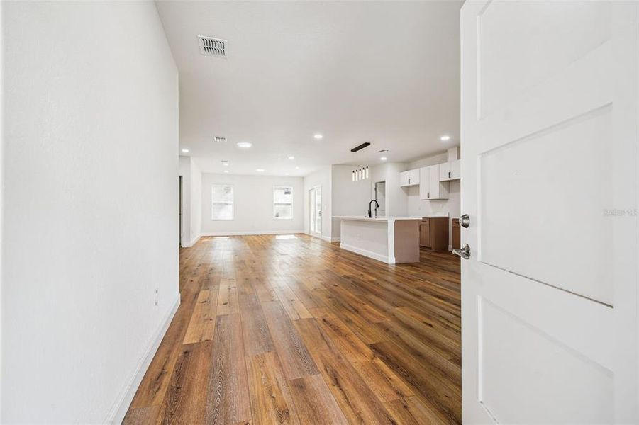 Spacious, unfurnished interior of a new home in , Spring Hill (Image 31).