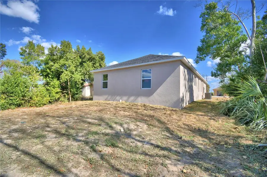 Exterior details and patio area of a home in , Lake Wales (Image 3).