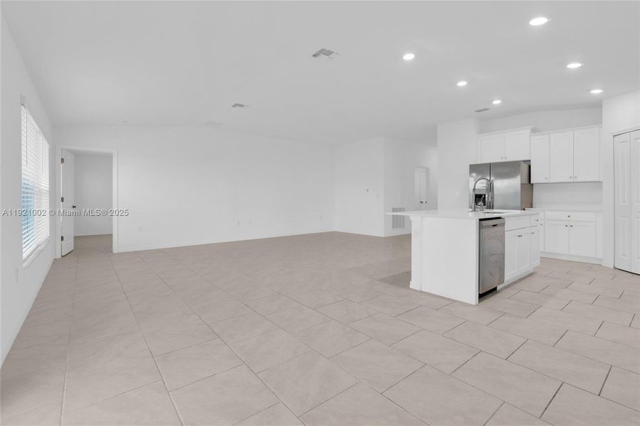 Spacious, unfurnished interior of a new home in , Cape Coral (Image 27). Spacious, unfurnished interior of a new home in , Cape Coral (Image 27).