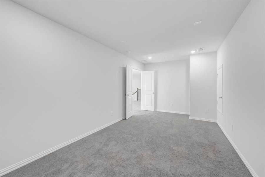 Spacious, unfurnished interior of a new home in Lilyana, Celina (Image 25).