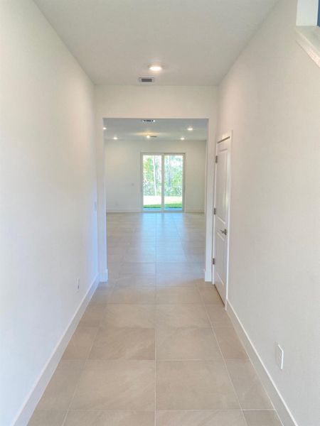Spacious, unfurnished interior of a new home in Preserves at Park Trace, Stuart (Image 12).