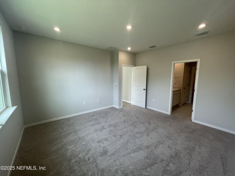 Spacious, unfurnished interior of a new home in Palm Series at Seminole Palms, Palm Coast (Image 16).