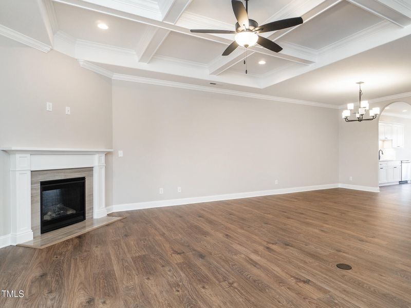 18 2374_WhelenDr LivRm4