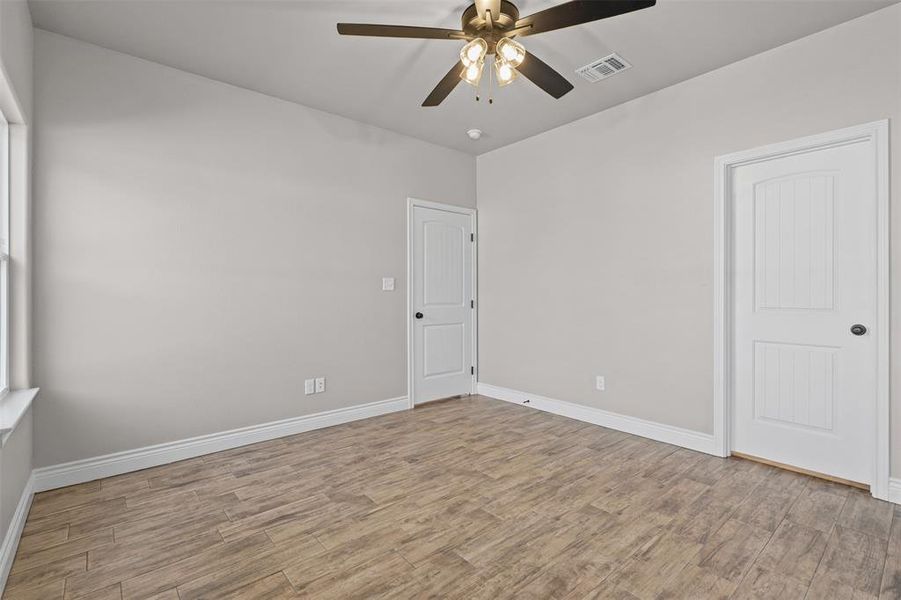 Spacious, unfurnished interior of a new home in , Granbury (Image 35).