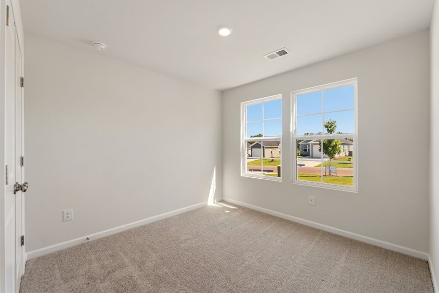 Spacious, unfurnished interior of a new home in Evergreen, Spartanburg (Image 15).