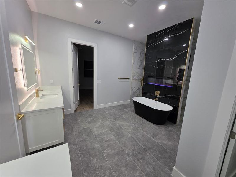 Furnished interior view inside a new home in , Waxahachie (Image 12).