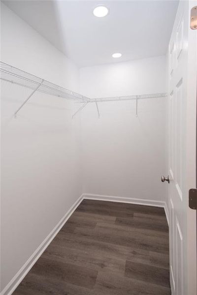 Spacious, unfurnished interior of a new home in , Stockbridge (Image 13).