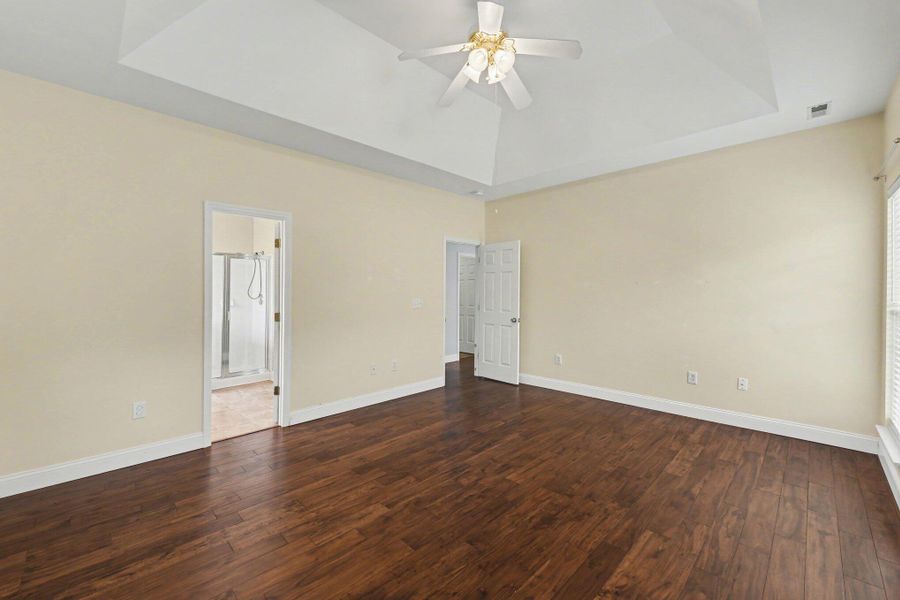 Spacious, unfurnished interior of a new home in , North Charleston (Image 36).