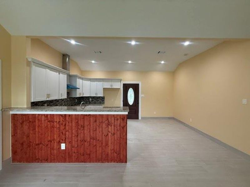 Spacious, unfurnished interior of a new home in , Pasadena (Image 12).