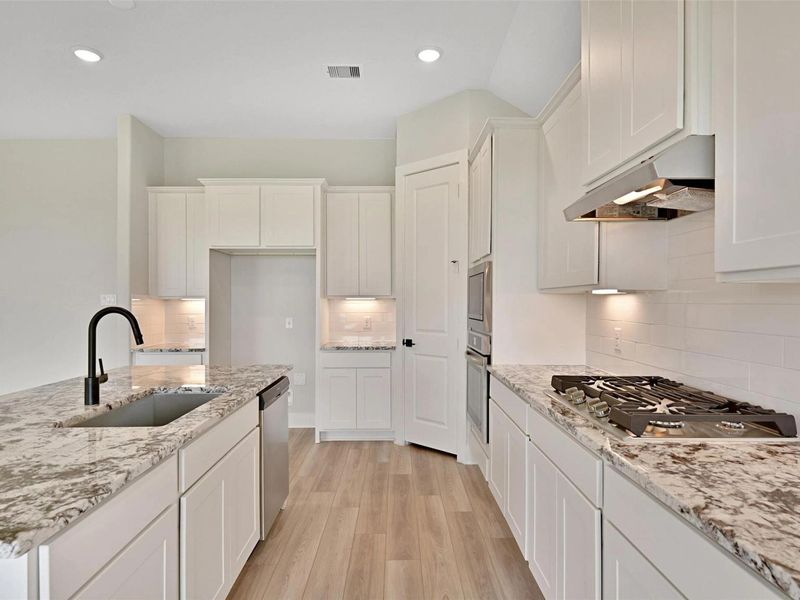 Furnished interior view inside a new home in Lago Mar, Texas City (Image 9).