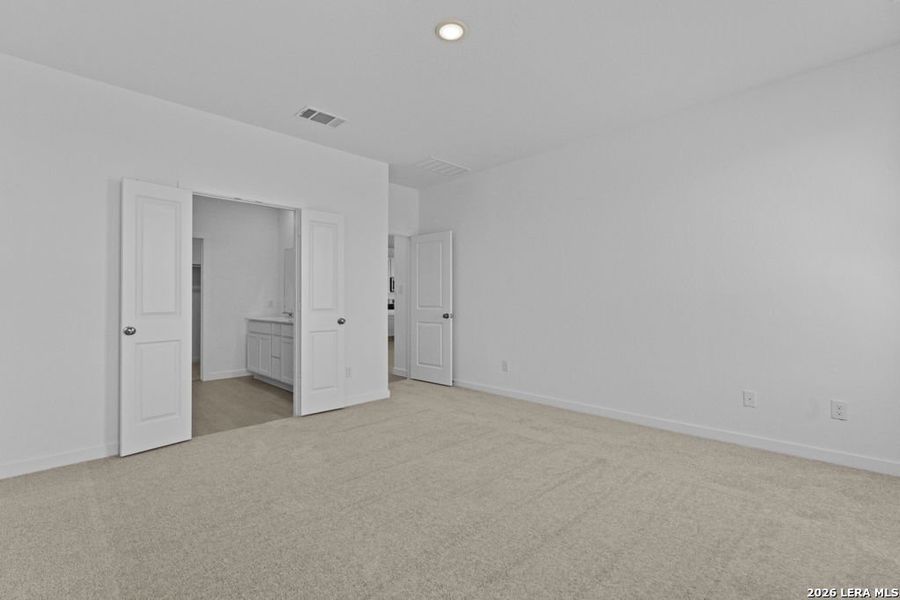 Spacious, unfurnished interior of a new home in Brookmill, San Antonio (Image 31).