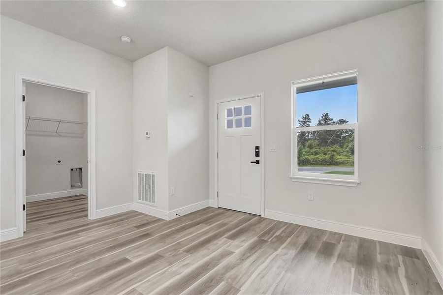 Spacious, unfurnished interior of a new home in , Ocala (Image 25).