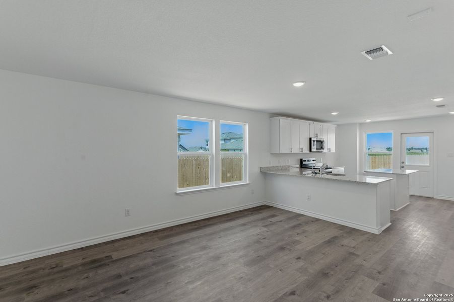 Spacious, unfurnished interior of a new home in The Overlook at Creekside, New Braunfels (Image 21). Spacious, unfurnished interior of a new home in The Overlook at Creekside, New Braunfels (Image 21).