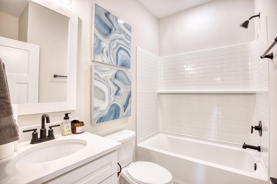 Full bathroom with washtub / shower combination and vanity