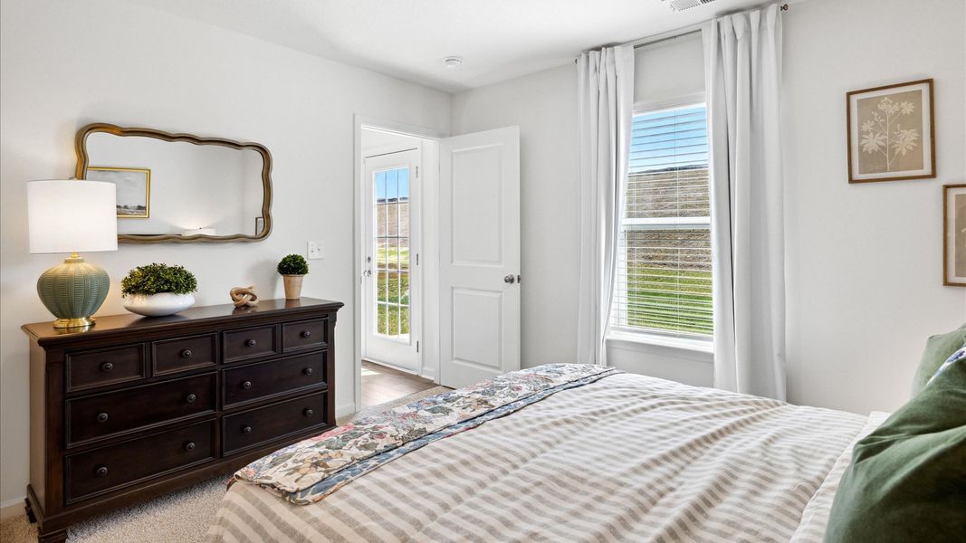 Representative furnished interior of a home built from the Sullivan by D.R. Horton in Crescent Ridge, Niota (Image 17).