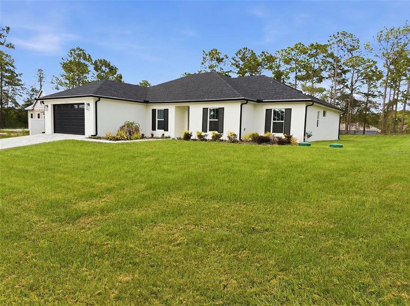 Exterior details and patio area of a home in , Brooksville (Image 4).
