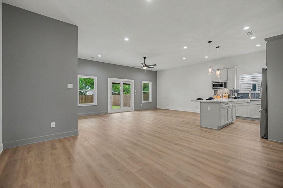 Spacious, unfurnished interior of a new home in , Santa Fe (Image 29). Spacious, unfurnished interior of a new home in , Santa Fe (Image 29).