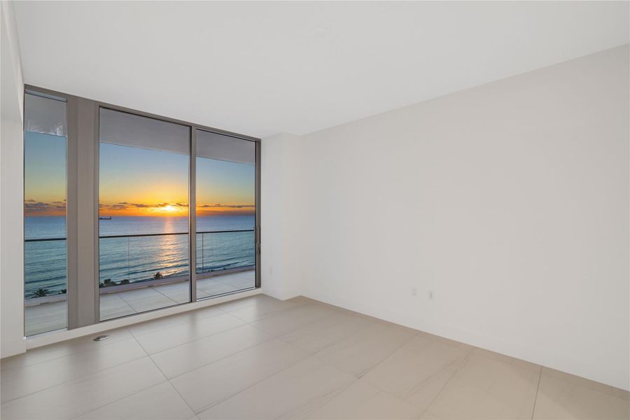 Spacious, unfurnished interior of a new home in , Fort Lauderdale (Image 27).