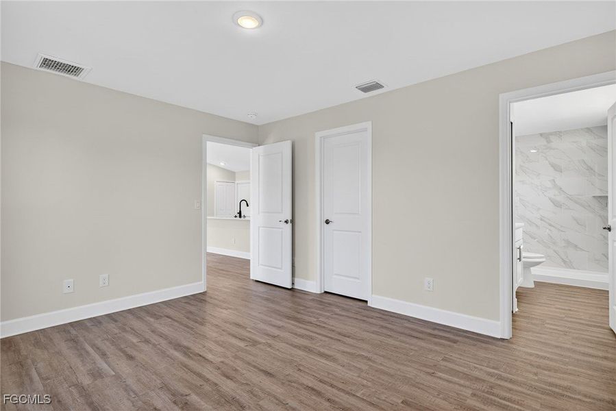Spacious, unfurnished interior of a new home in Cape Coral, Cape Coral (Image 14).