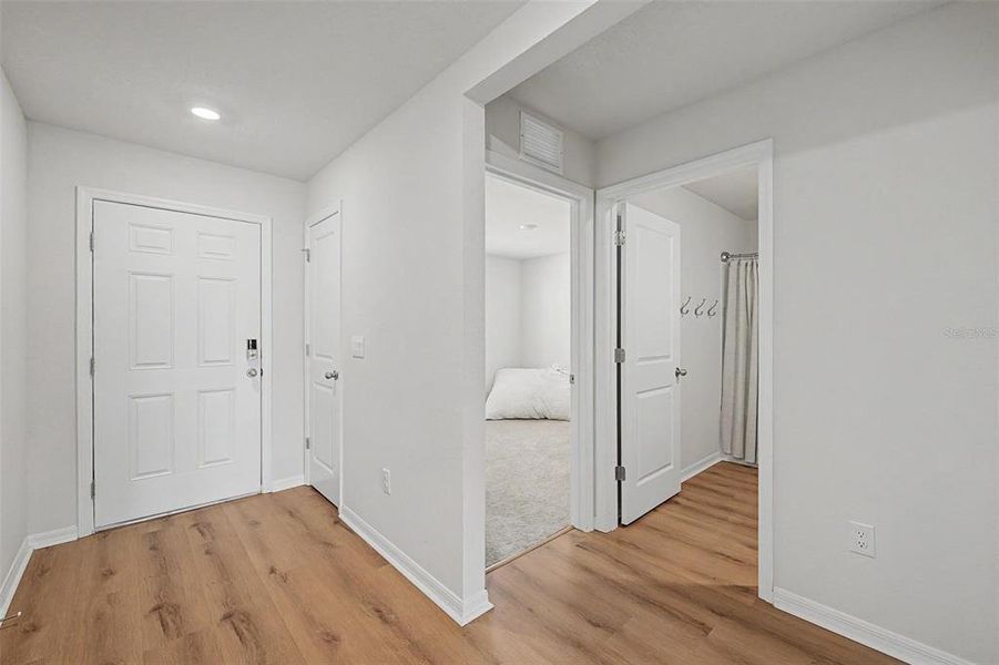 Spacious, unfurnished interior of a new home in Mandarin Grove, Palmetto (Image 22).