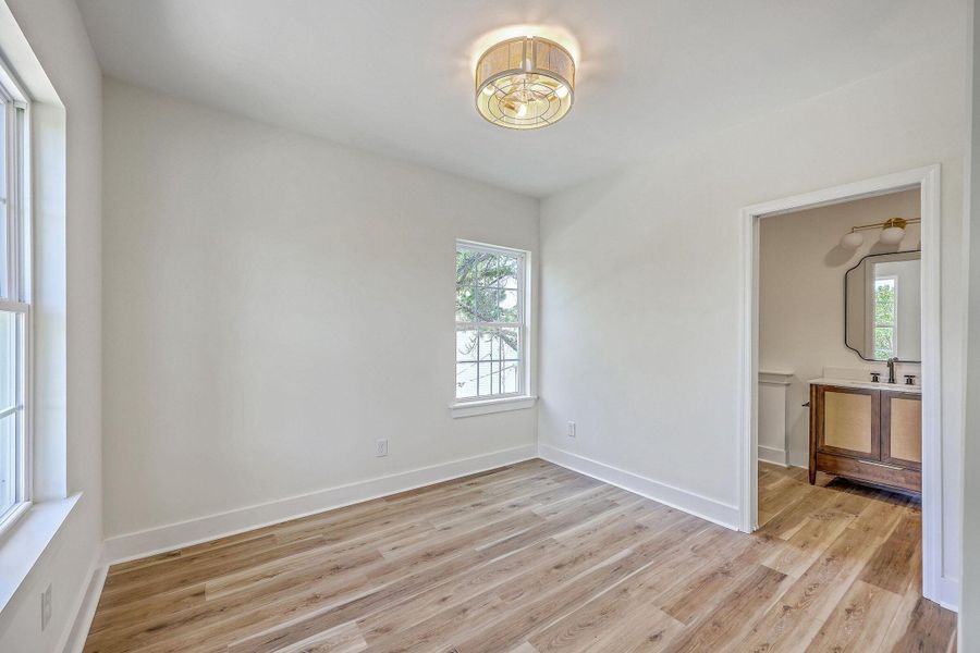 Spacious, unfurnished interior of a new home in , Charleston (Image 20).