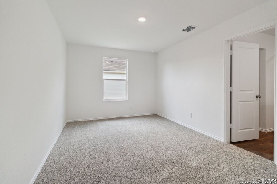 Spacious, unfurnished interior of a new home in Avenida, Converse (Image 25).