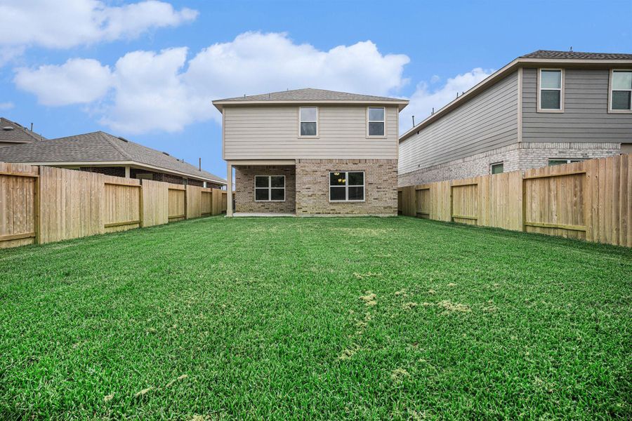 Exterior details and patio area of a home in Bayou Maison, Dickinson (Image 1). Exterior details and patio area of a home in Bayou Maison, Dickinson (Image 1).