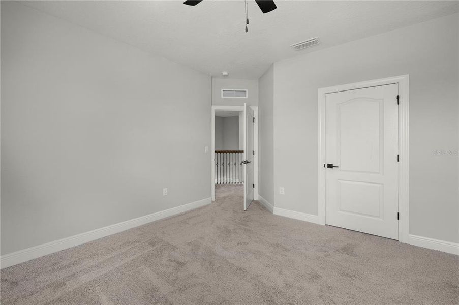 Spacious, unfurnished interior of a new home in Reunion Village, Kissimmee (Image 7).