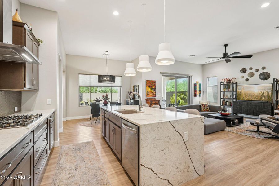 18-web-or-mls-W La Reata Ave-S1709-018