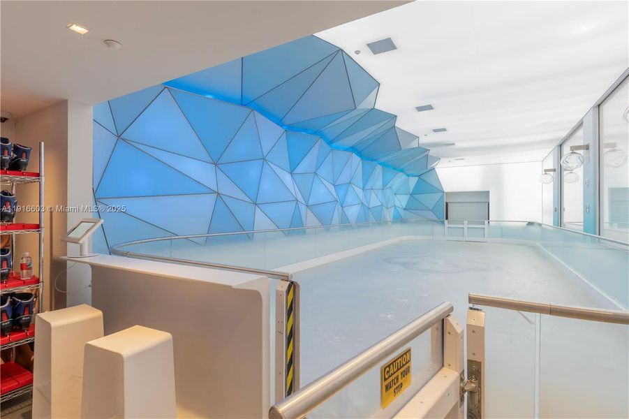 Community amenities in The Estates at Acqualina, Sunny Isles Beach (Image 11).