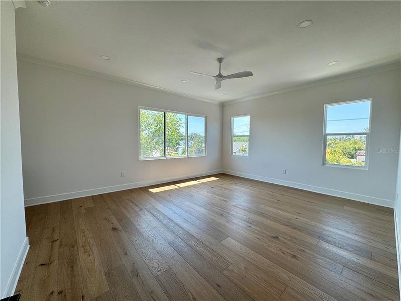 Spacious, unfurnished interior of a new home in , Tampa (Image 40).