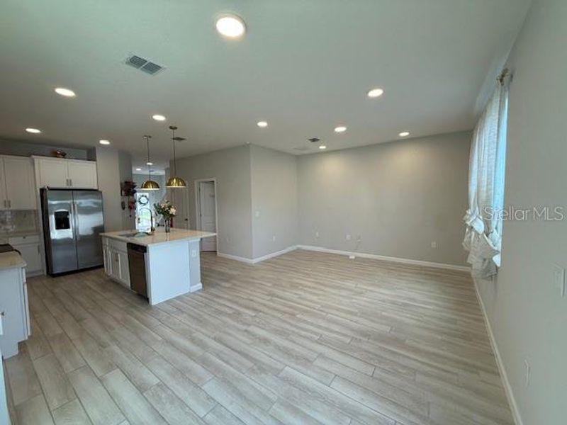 Spacious, unfurnished interior of a new home in , Winter Garden (Image 82).