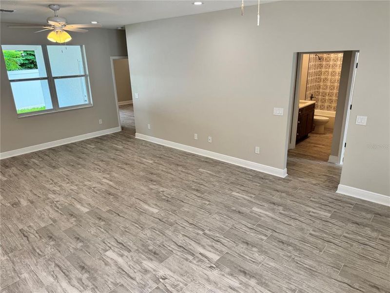 Spacious, unfurnished interior of a new home in , Dade City (Image 44).