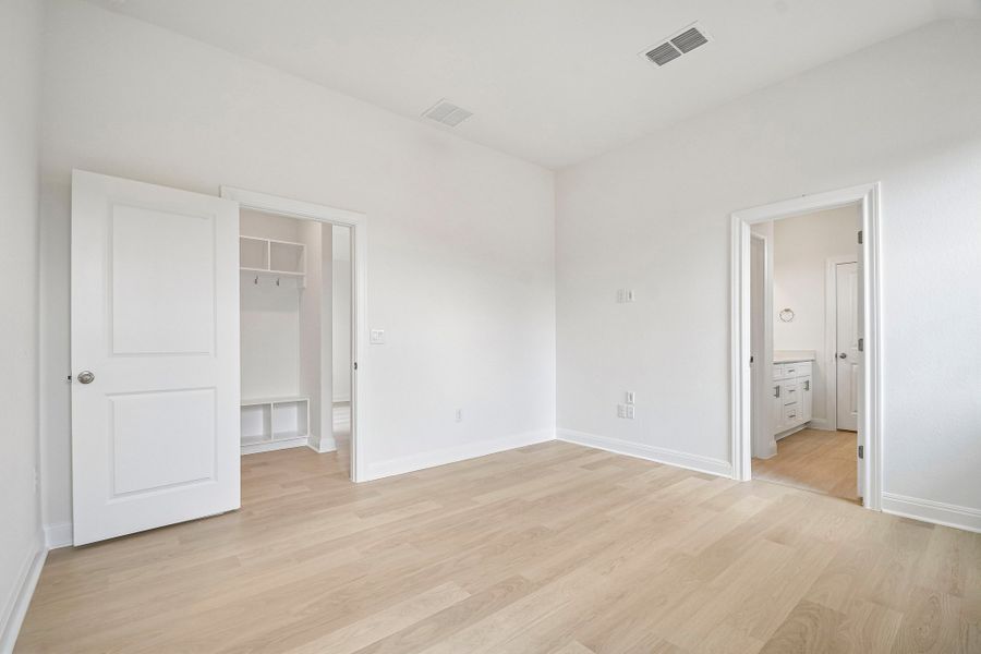 Spacious, unfurnished interior of a new home in Sage Hollow, Kyle (Image 20).