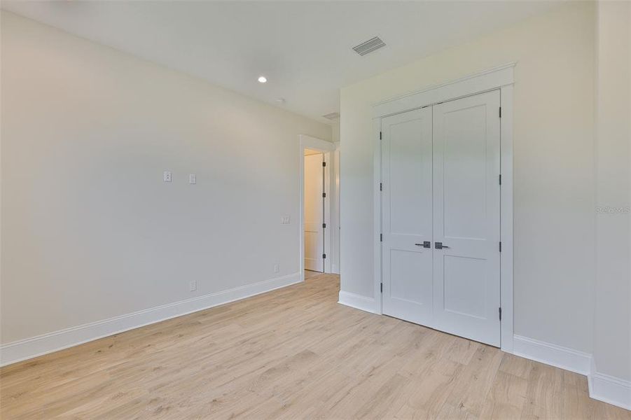 Spacious, unfurnished interior of a new home in , Tampa (Image 55).