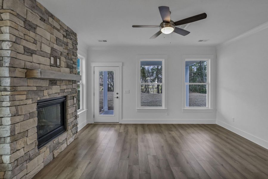 Spacious, unfurnished interior of a new home in Clubside Reserve at Summerlake, Lexington (Image 38).