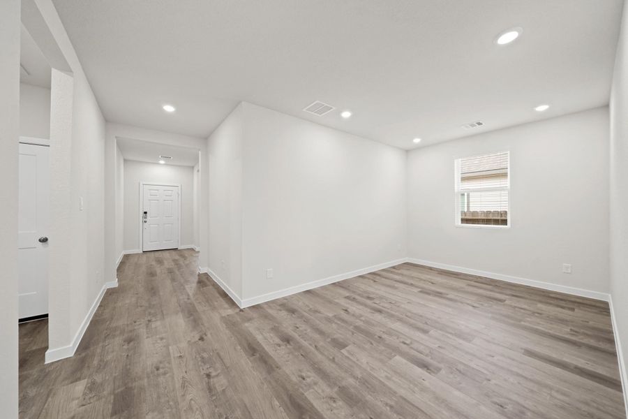 Spacious, unfurnished interior of a new home in Granger Pines, Conroe (Image 20). Spacious, unfurnished interior of a new home in Granger Pines, Conroe (Image 20).