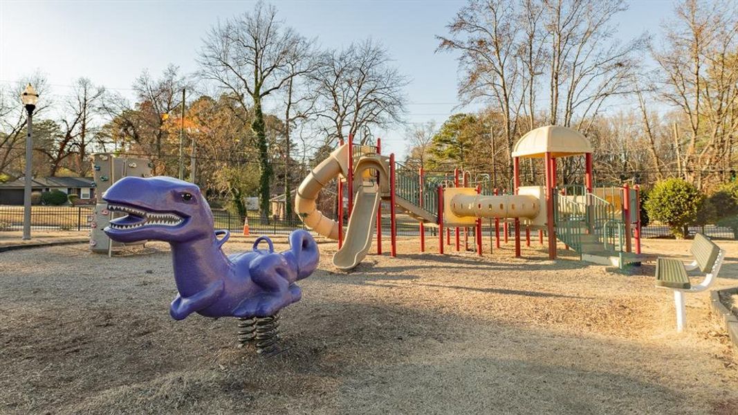 Community amenities in Sherwood Manor, College Park (Image 18).